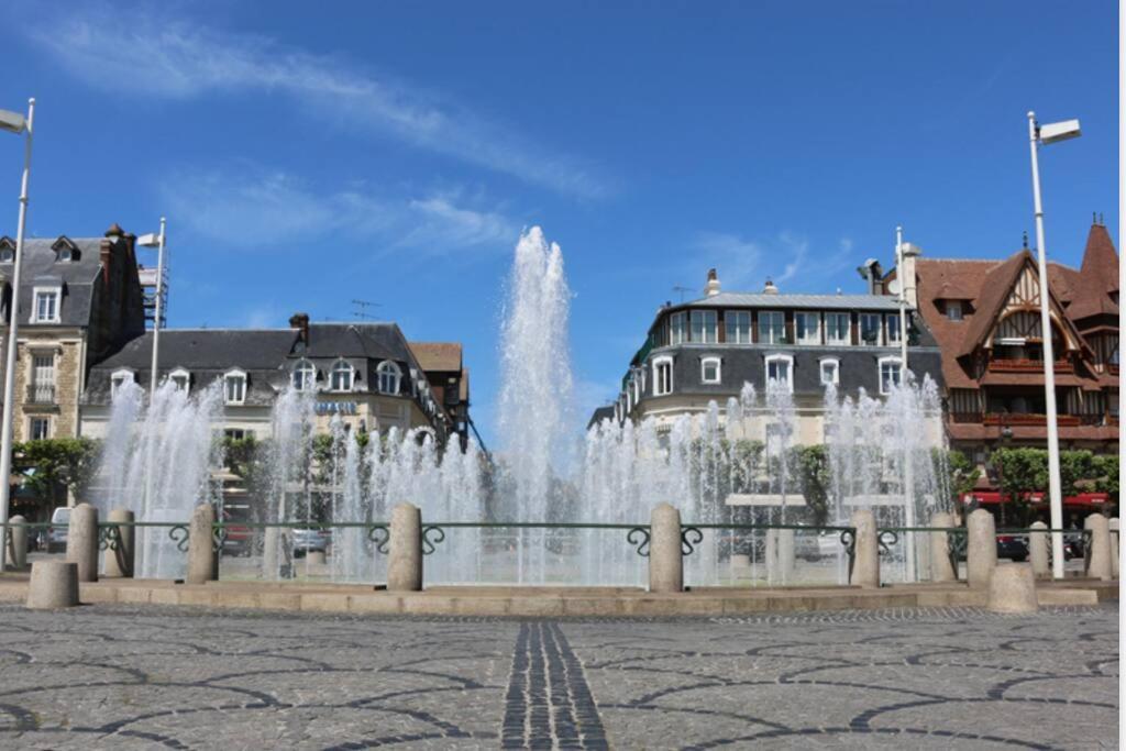 Appartement, Place Morny. Довил Екстериор снимка
